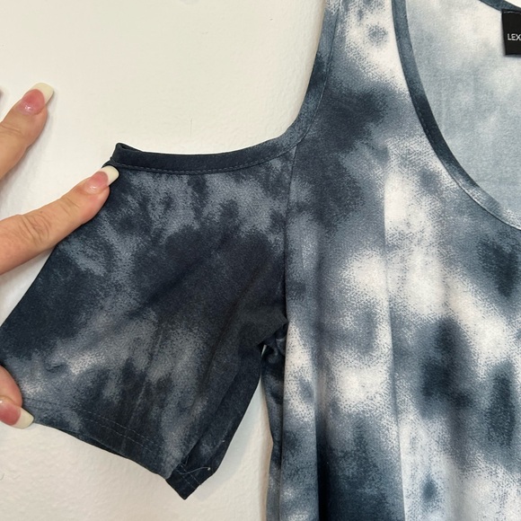 Stylish Blues and White Tie-Dye Cold Shoulder Midi Dress - Picture 3 of 5